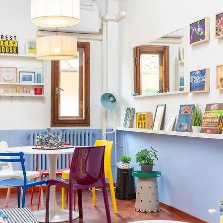 Apartment Downtown Colourful Flat Close To The Railway *