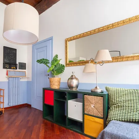 Apartment Downtown Colourful Flat Close To The Railway Florence
