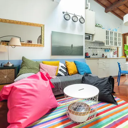 Downtown Colourful Flat Close To The Railway * Florence