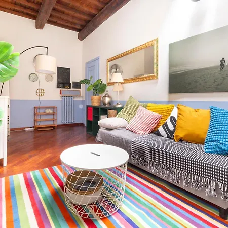 Downtown Colourful Flat Close To The Railway Apartment *