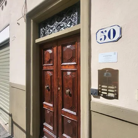 Downtown Colourful Flat Close To The Railway Apartment *