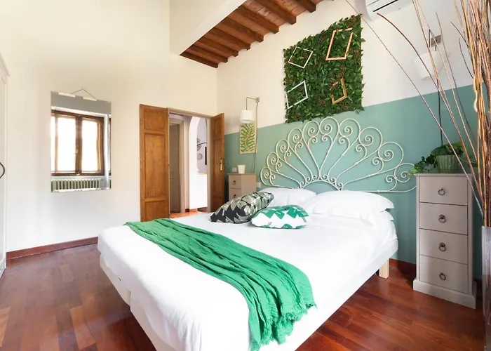 Downtown Colourful Flat Close To The Railway דירה פירנצה