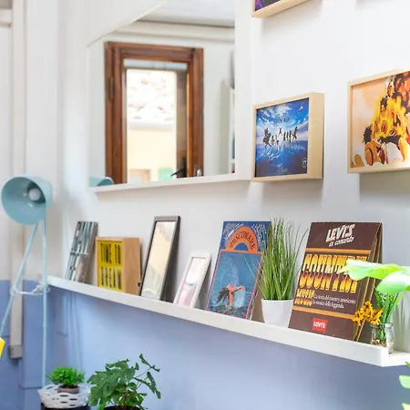 아파트 Downtown Colourful Flat Close To The Railway *