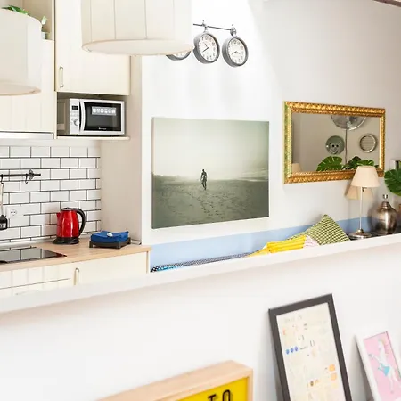 Downtown Colourful Flat Close To The Railway 피렌체